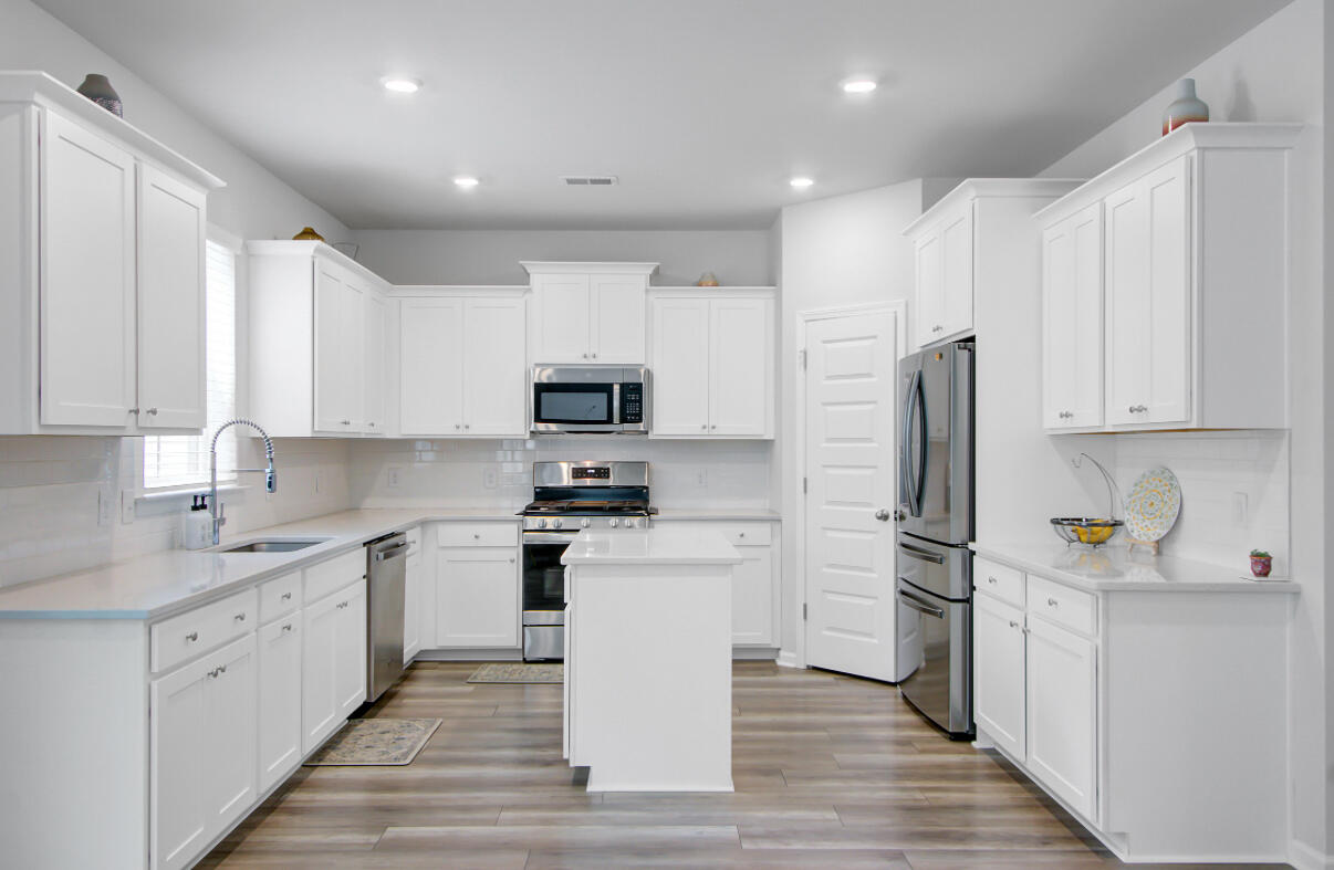 86 Red Blf Street Summerville, SC 29483 - Photo 7 of 48 Kitchen