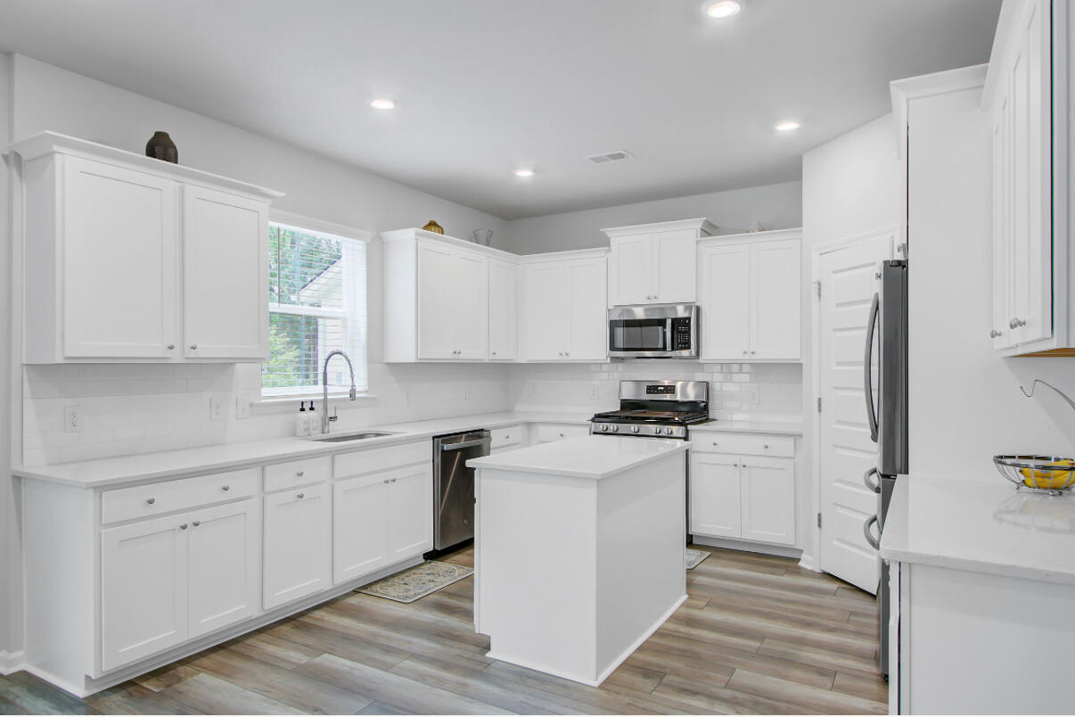 86 Red Blf Street Summerville, SC 29483 - Photo 8 of 48 Kitchen (2)