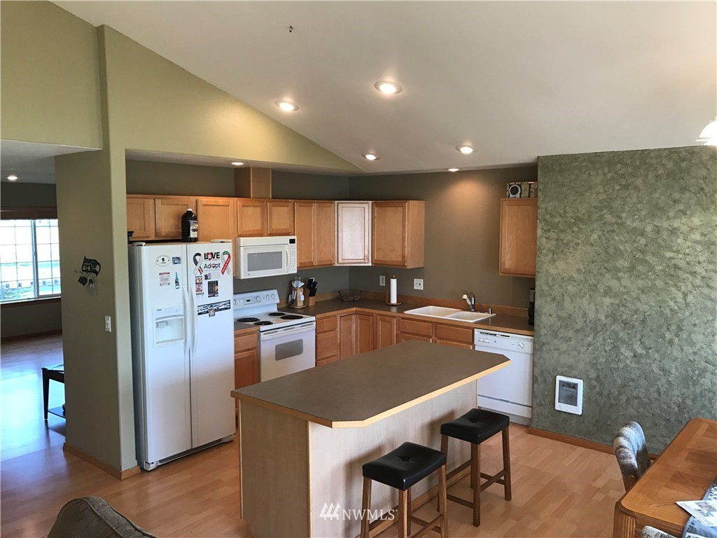 9220 Applegate Loop Southwest Rochester, WA 98579 - Photo 2 of 13