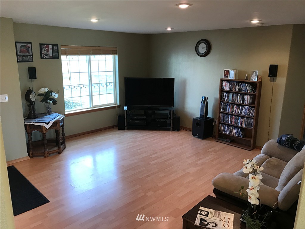 9220 Applegate Loop Southwest Rochester, WA 98579 - Photo 4 of 13
