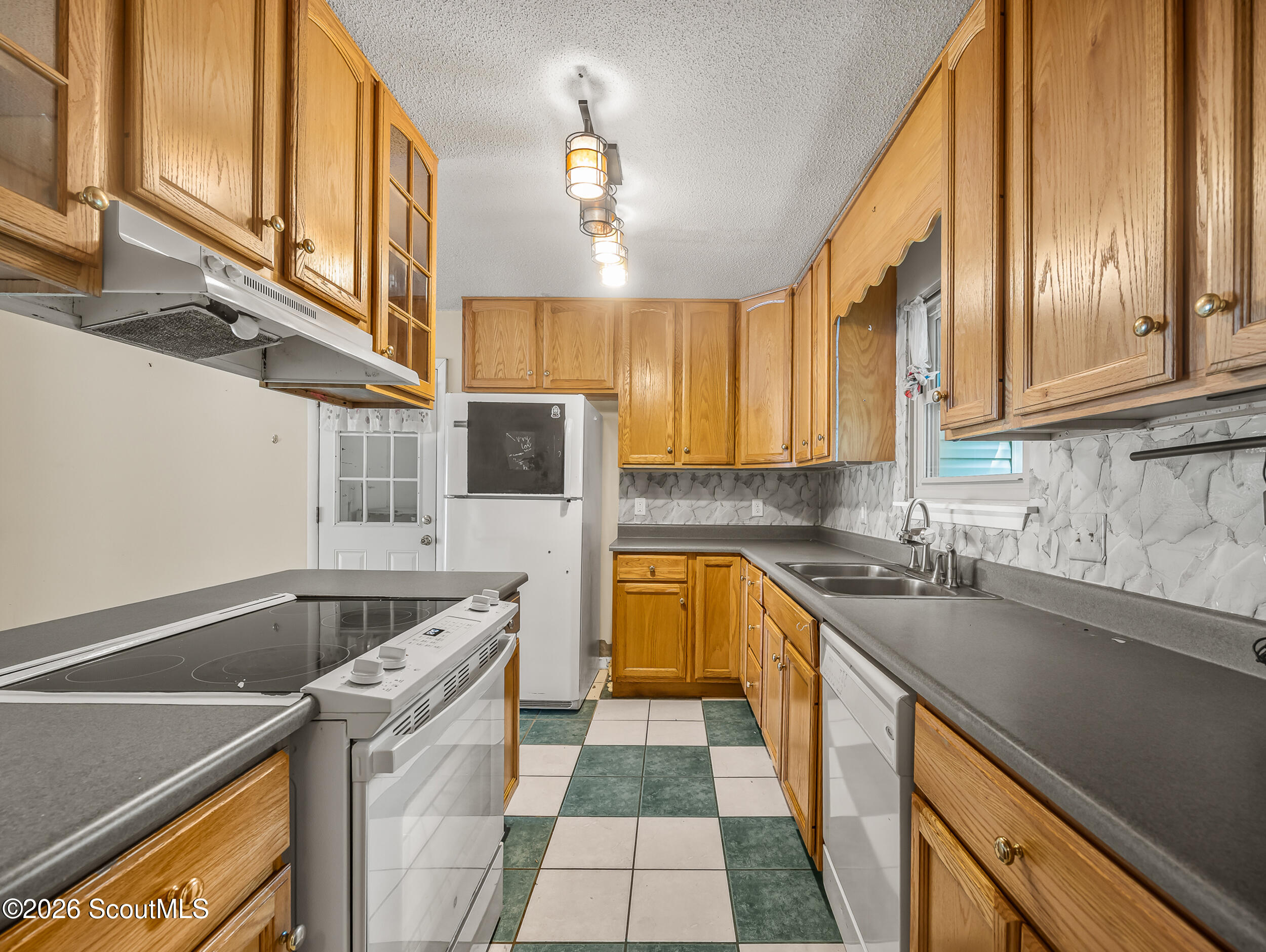 108 Fiddlers Bend Road Brunswick, GA 31525 - Photo 7 of 31 Kitchen
