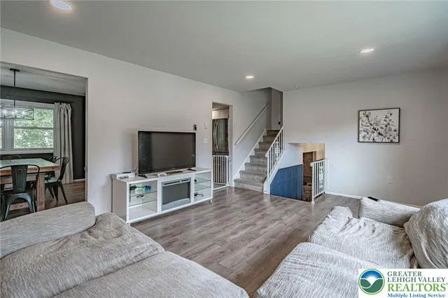 $345,000 | 7523 Franks Drive, Bath, PA 18014