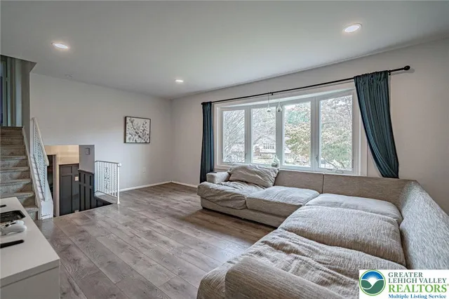 $345,000 | 7523 Franks Drive, Bath, PA 18014