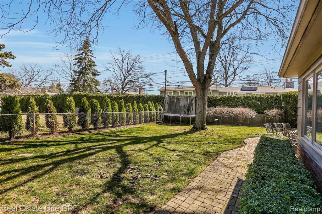 470 Cook Road Grosse Pointe Woods, MI 48236 - Photo 37 of 47