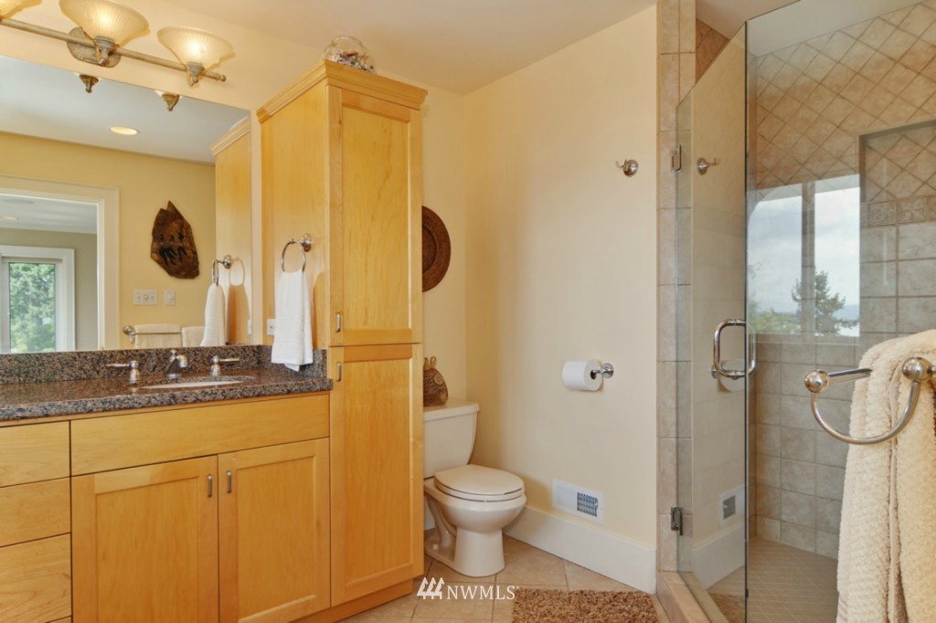 6649 Northeast Windermere Road Seattle, WA 98115 - Photo 14 of 25