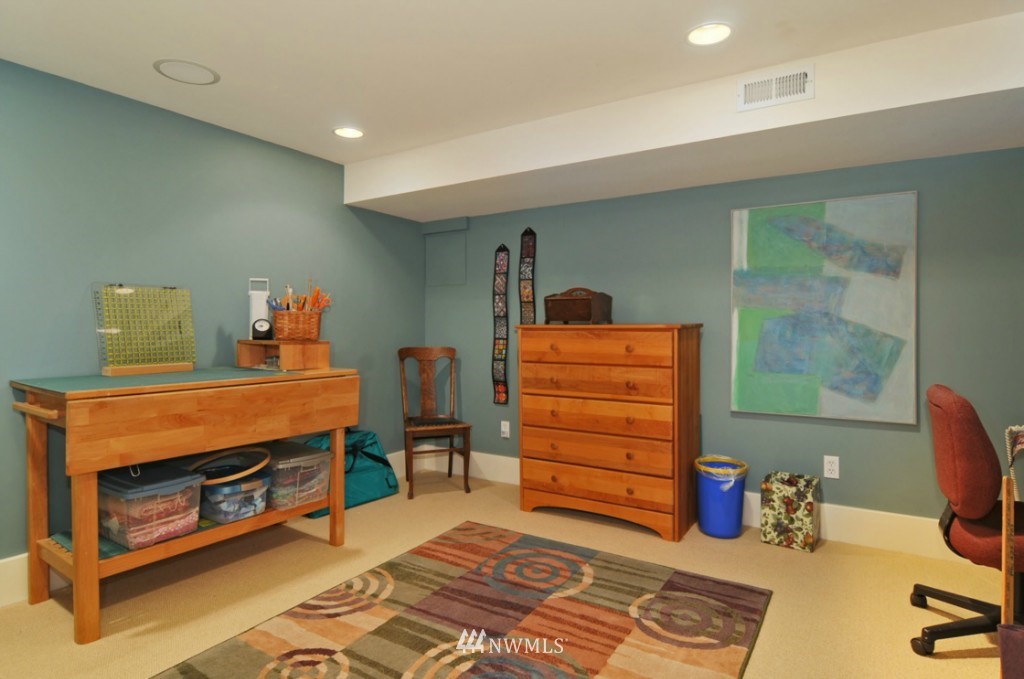 6649 Northeast Windermere Road Seattle, WA 98115 - Photo 20 of 25
