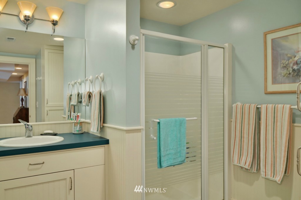 6649 Northeast Windermere Road Seattle, WA 98115 - Photo 21 of 25