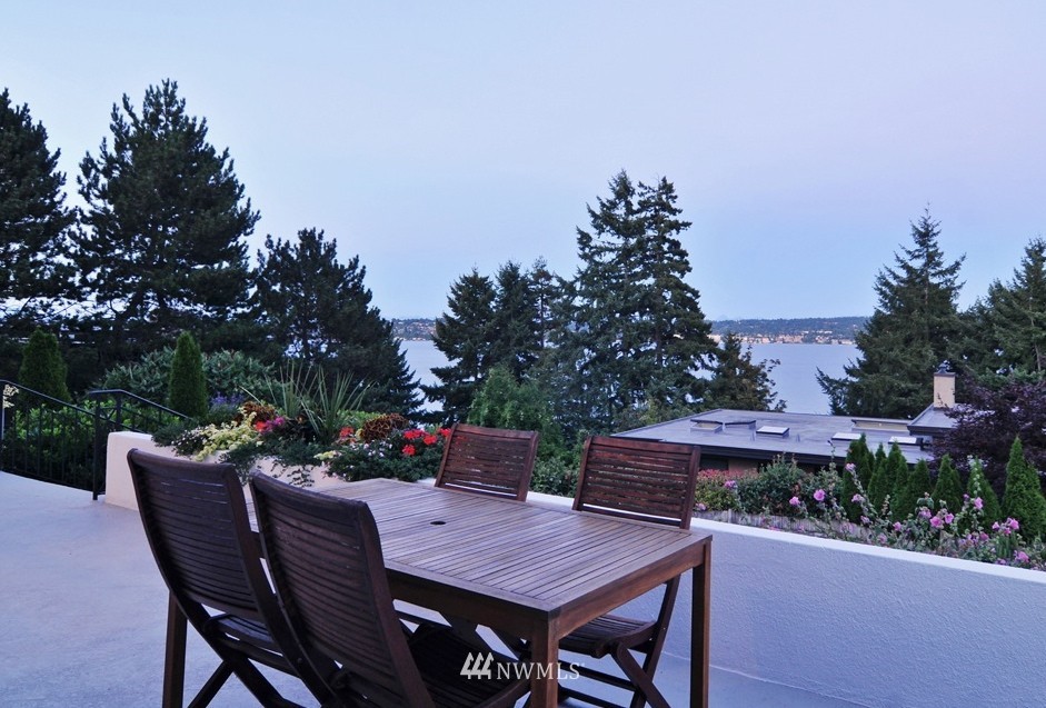 6649 Northeast Windermere Road Seattle, WA 98115 - Photo 4 of 25