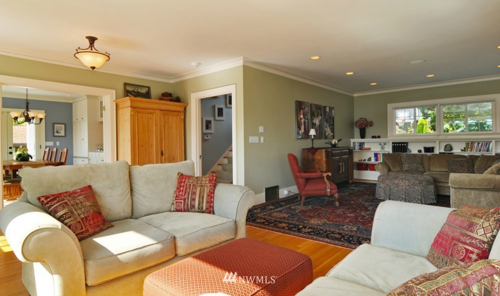 6649 Northeast Windermere Road Seattle, WA 98115 - Photo 8 of 25