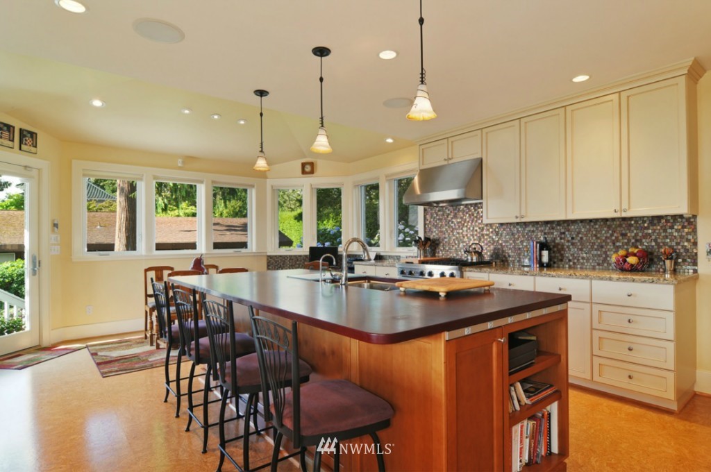 6649 Northeast Windermere Road Seattle, WA 98115 - Photo 10 of 25