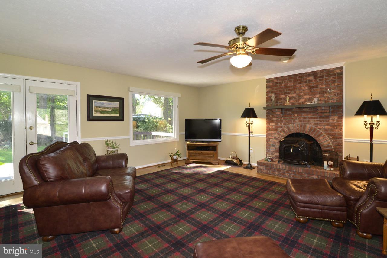 24 Carrollton Road Sterling, VA 20165 - Photo 22 of 29 Family Room