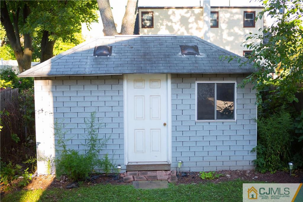 61 Hickory Street Edison, NJ 08817 - Photo 4 of 24 Gallery Image 4