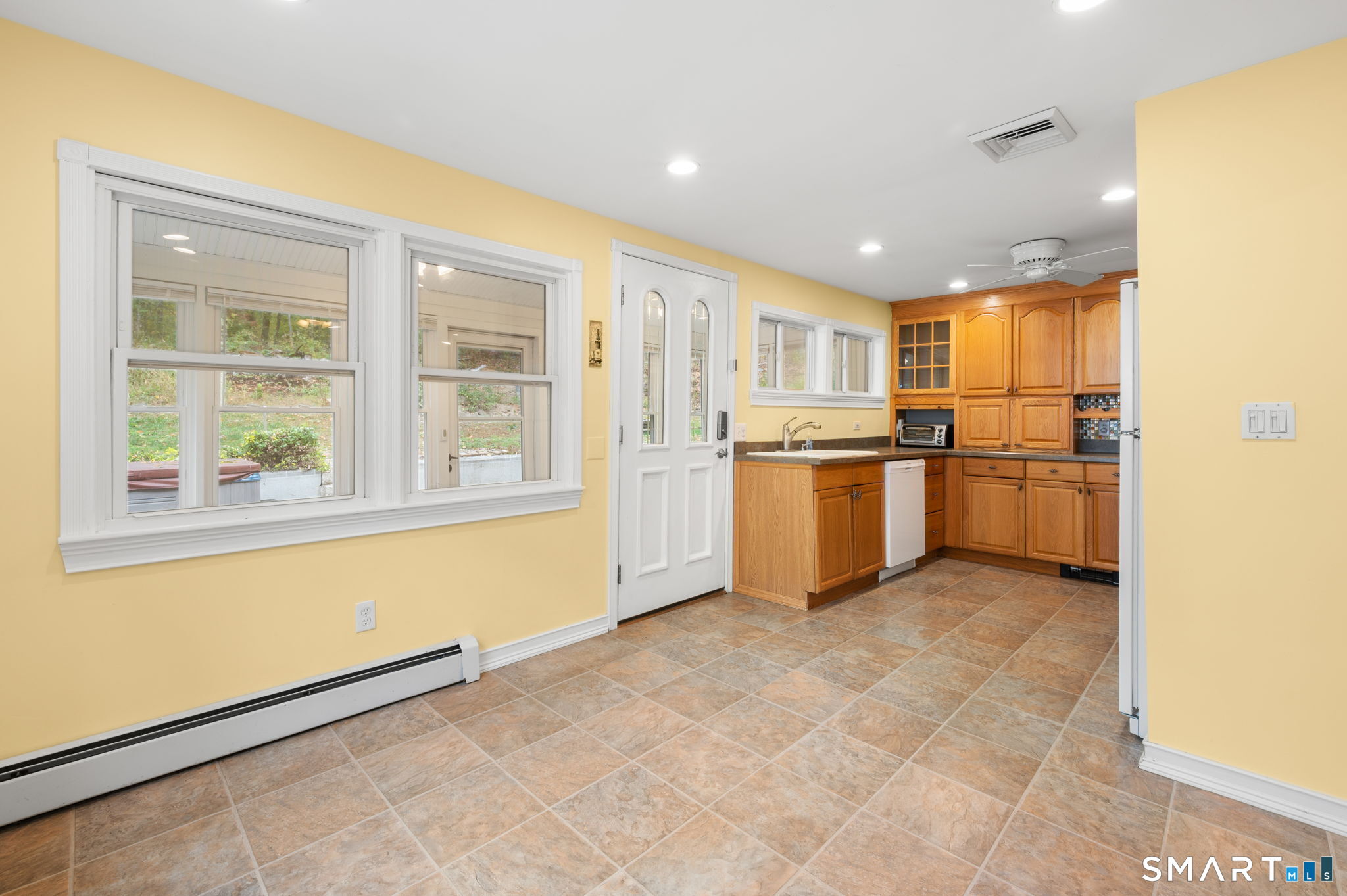 87 B Cottage Road Montville, CT 06370 - Photo 12 of 35