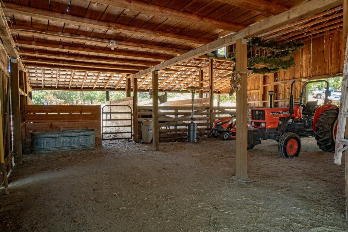 2692 Pioneer Road Medford, OR 97501 - Photo 62 of 66 Barn Area