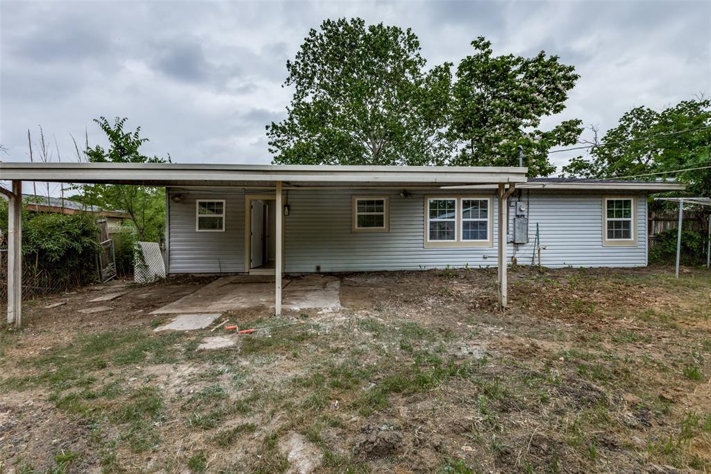 2908 Scottsbluff Drive Dallas, TX 75228 - Photo 28 of 34 front view of house with a yard