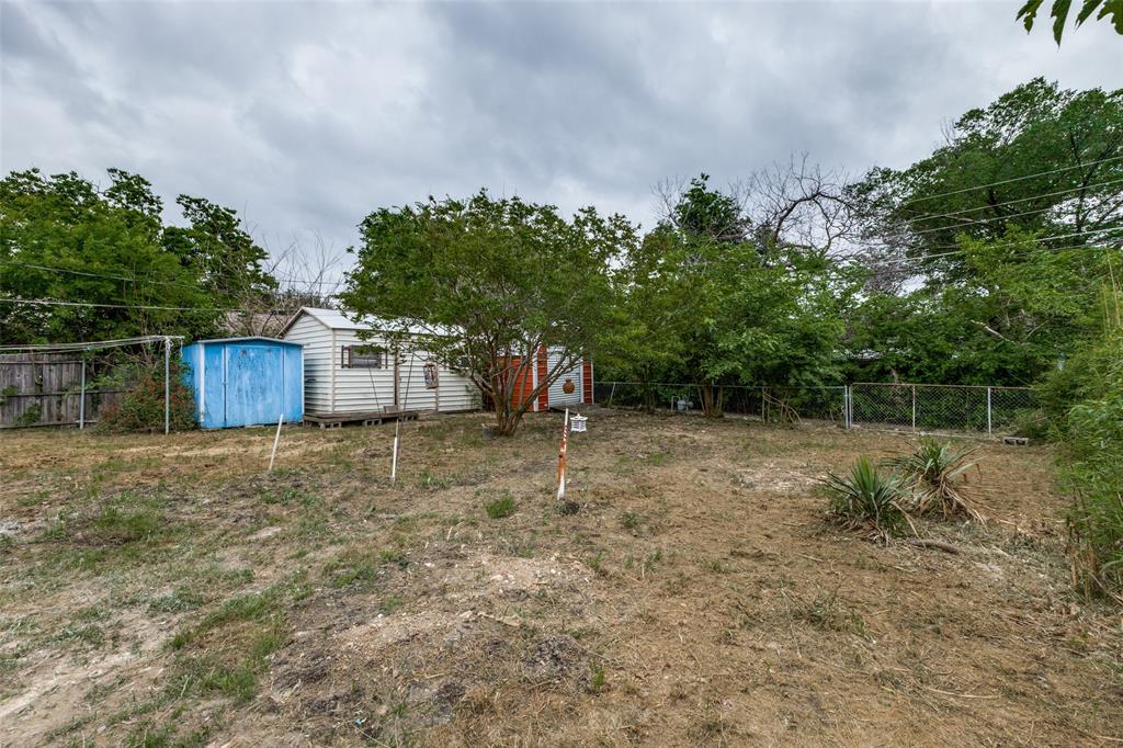 2908 Scottsbluff Drive Dallas, TX 75228 - Photo 32 of 34 a backyard of a house with lots of green space