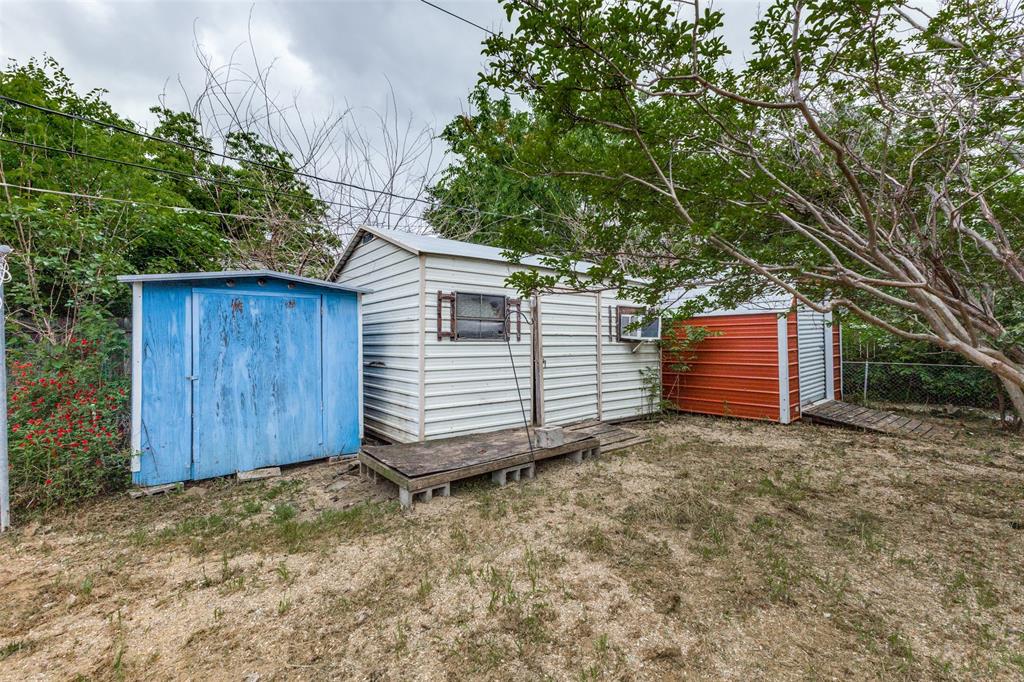 2908 Scottsbluff Drive Dallas, TX 75228 - Photo 34 of 34 a backyard of a house