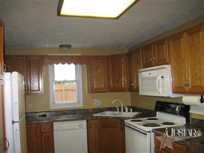910 Adams Street Decatur, IN 46733 - Photo 7 of 9