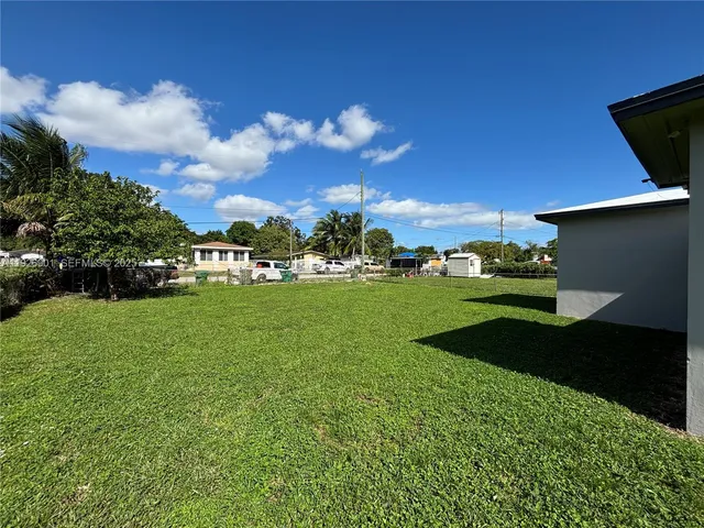 a view of a house with a big yard