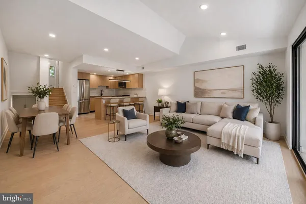 $2,100 | 30 North Waterloo Road, Unit 5, Devon, PA 19333