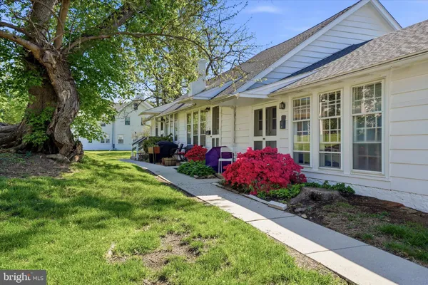 $2,100 | 30 North Waterloo Road, Unit 5, Devon, PA 19333
