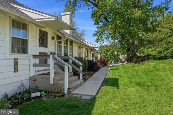 $2,100 | 30 North Waterloo Road, Unit 5, Devon, PA 19333