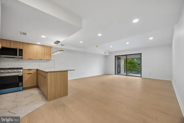 $2,100 | 30 North Waterloo Road, Unit 5, Devon, PA 19333