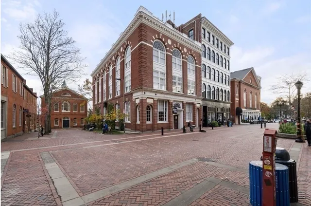 $3,900 | 217-221 Essex Street, Unit 305, Salem, MA 01970