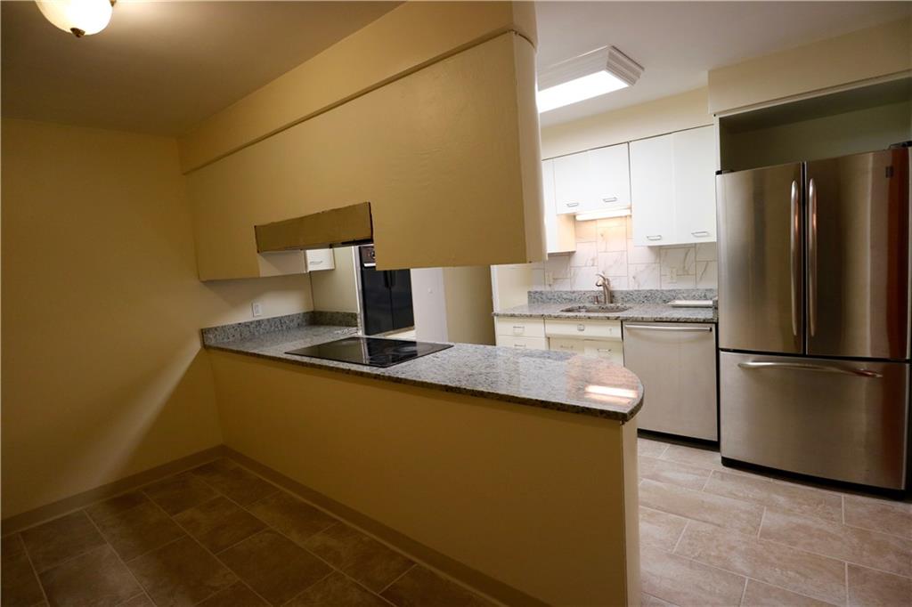 2570 Mt Royal Road Pittsburgh, PA 15217 - Photo 15 of 31