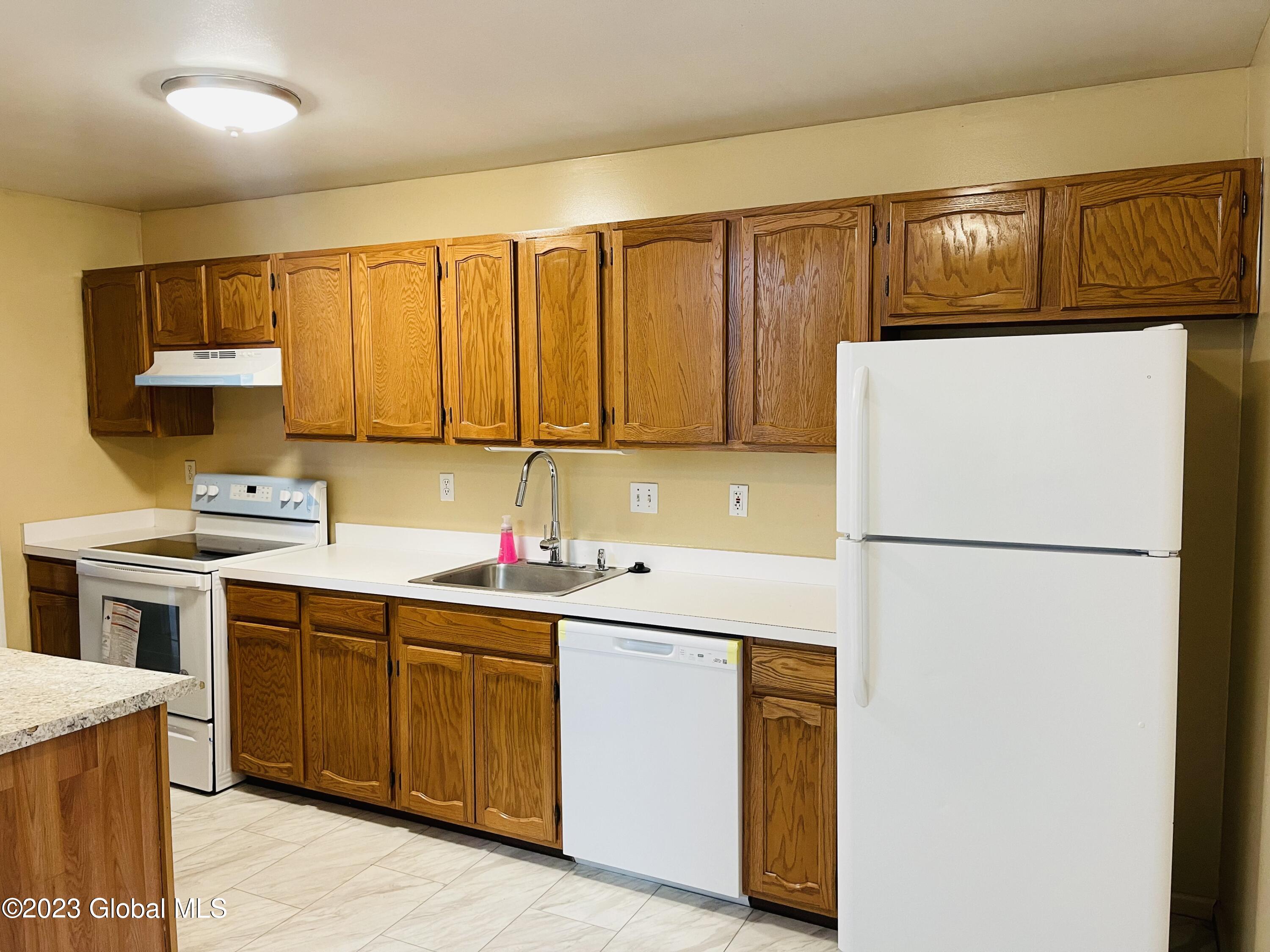 162 Harvard Road Colonie, NY 12189 - Photo 3 of 27 IMG-6759