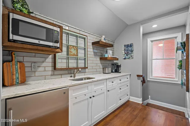 $1,695,000 | 800 North Carolina Avenue, Carolina Beach, NC 28428