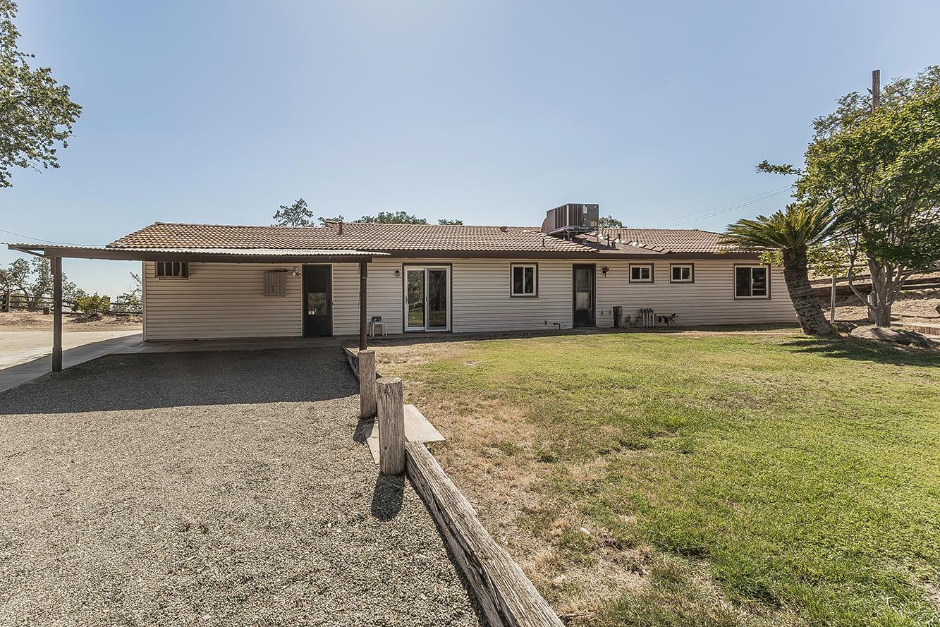 22085 Watts Valley Road Sanger, CA 93657 - Photo 35 of 98