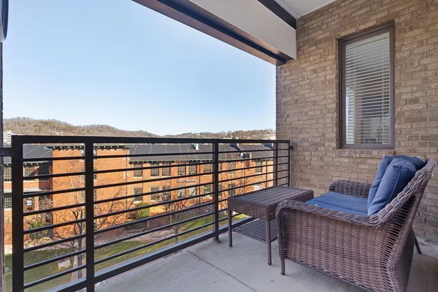 $525,000 | 200 Manufacturers Road, Unit 445, Chattanooga, TN 37405