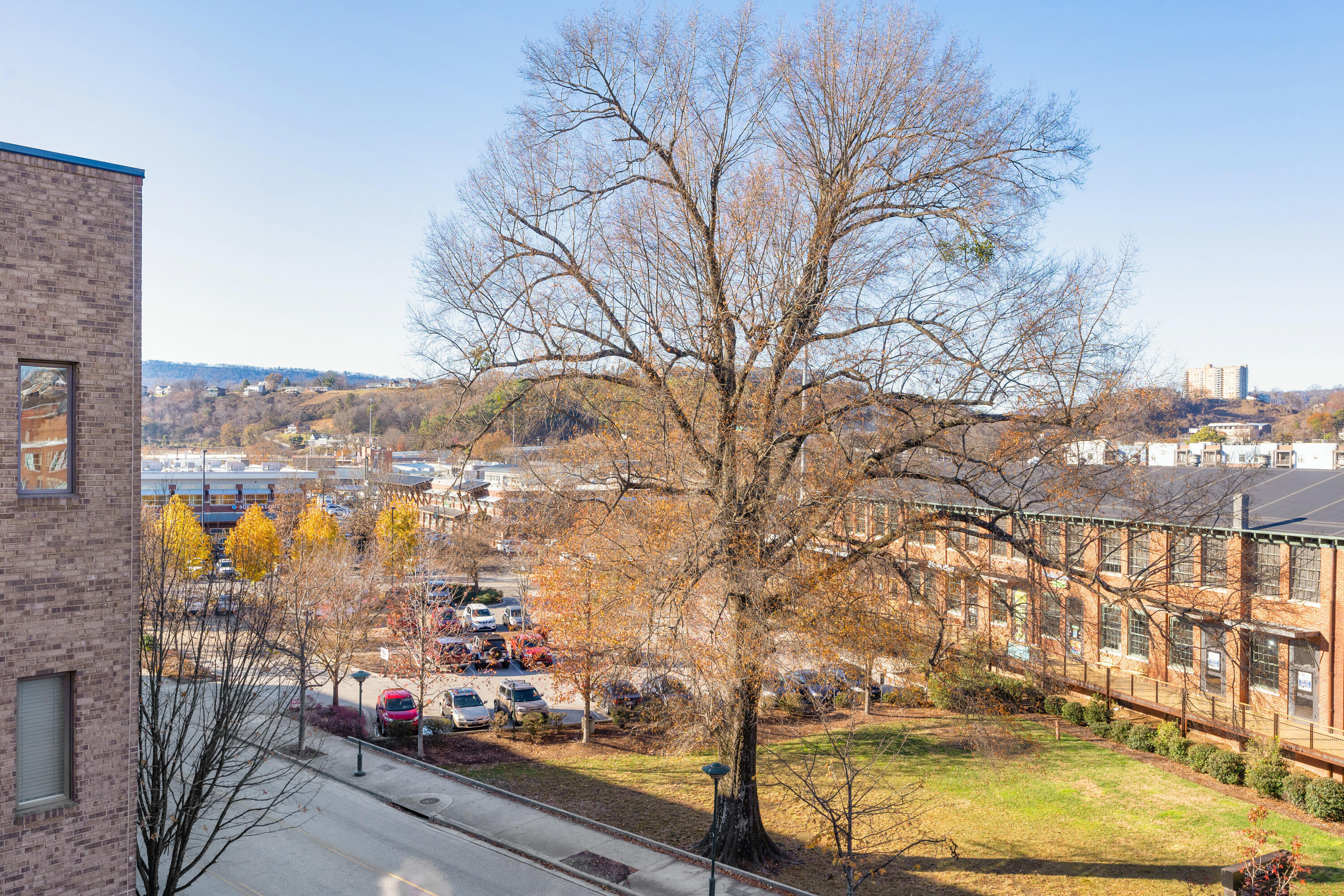 200 Manufacturers Road, Unit 445 Chattanooga, TN 37405 - Photo 30 of 52 31 - 200 Manufacturers #445 - Balcony