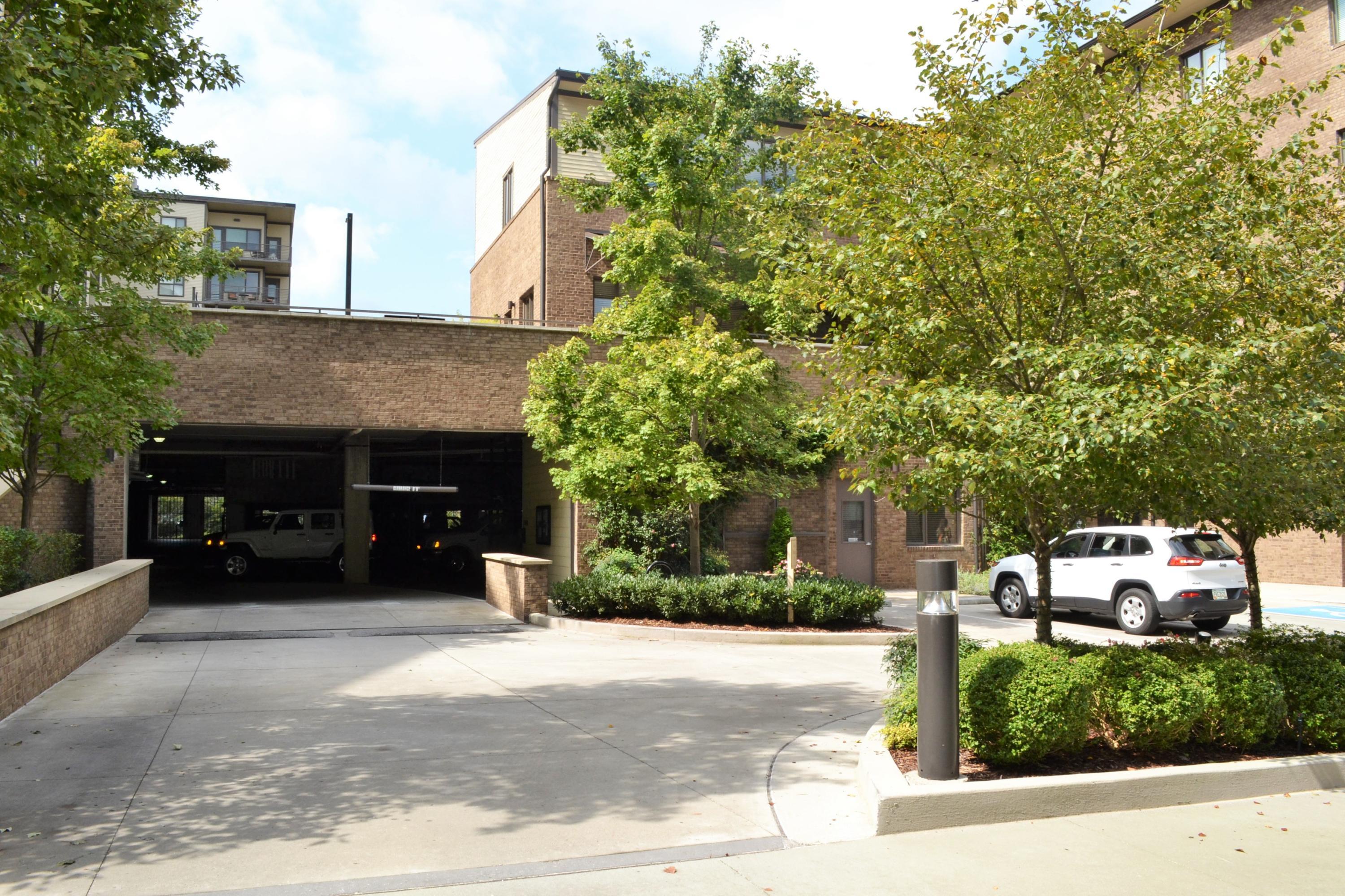 200 Manufacturers Road, Unit 445 Chattanooga, TN 37405 - Photo 31 of 52 Garage parking exterior