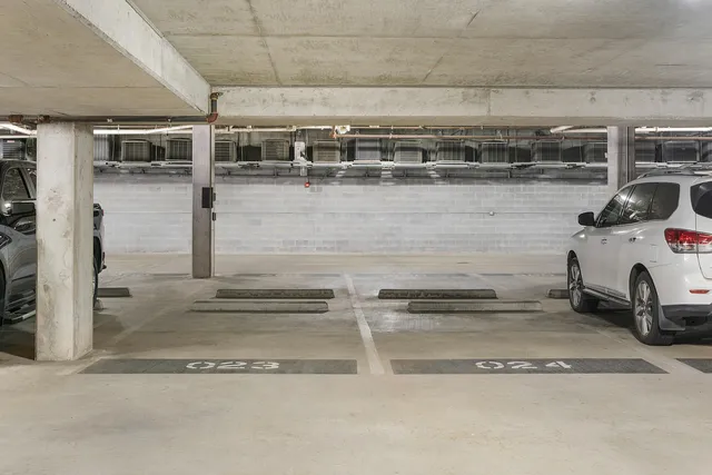 $525,000 | 200 Manufacturers Road, Unit 445, Chattanooga, TN 37405