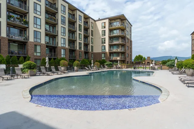 $525,000 | 200 Manufacturers Road, Unit 445, Chattanooga, TN 37405