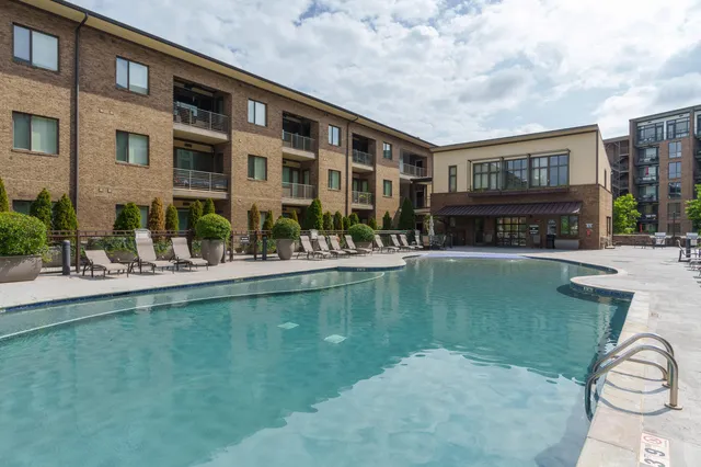 $525,000 | 200 Manufacturers Road, Unit 445, Chattanooga, TN 37405