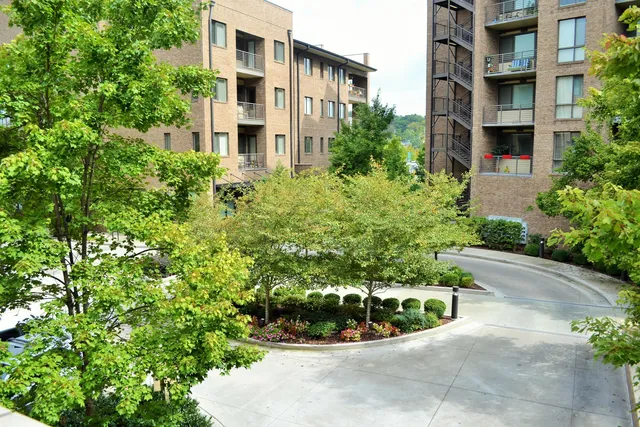 $525,000 | 200 Manufacturers Road, Unit 445, Chattanooga, TN 37405