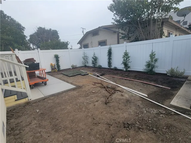 a view of back yard of the house