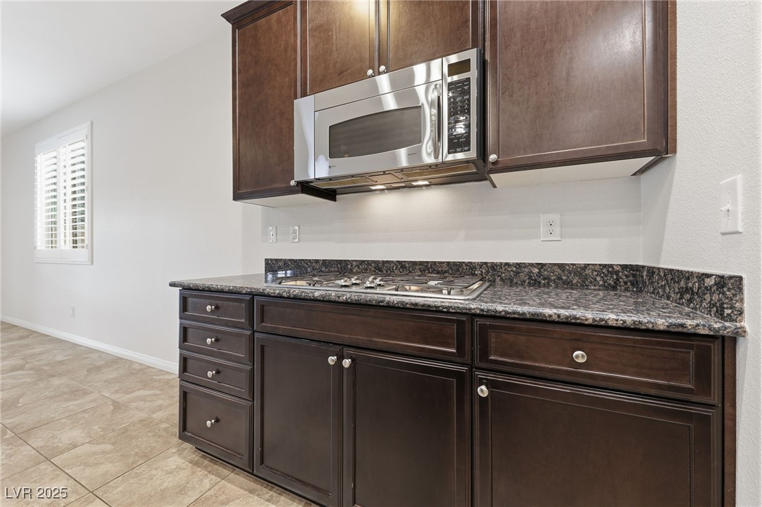 7447 Alamo Ranch Avenue Las Vegas, NV 89179 - Photo 6 of 17