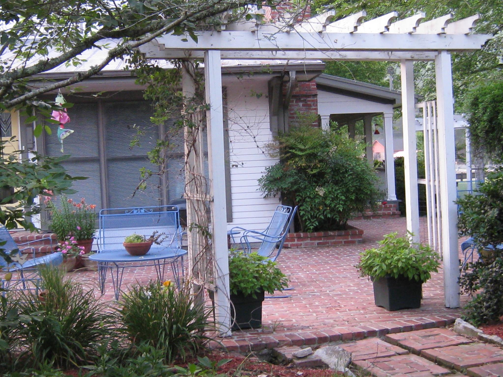 526 Mimosa Road Fayetteville, TN 37334 - Photo 4 of 27 a view of a house with potted plants and a table and chair