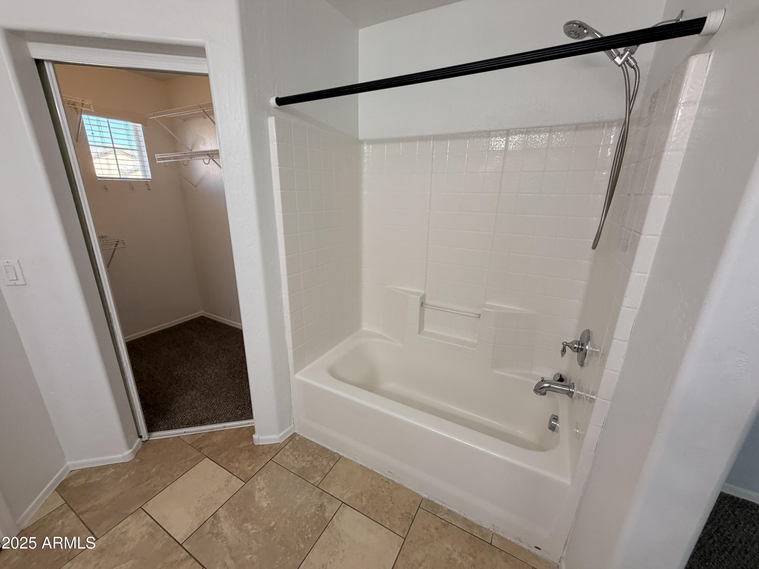 10027 West Payson Road Tolleson, AZ 85353 - Photo 10 of 18 a bathroom with a bathtub