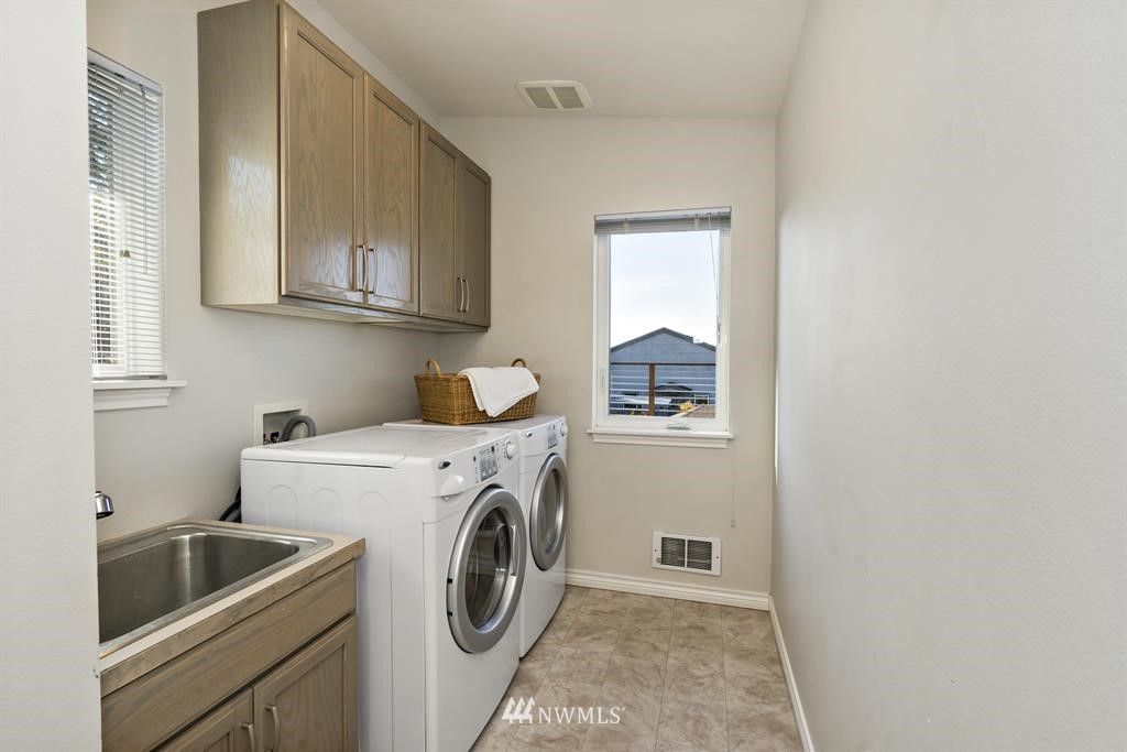 924 Maple Street Edmonds, WA 98020 - Photo 8 of 25