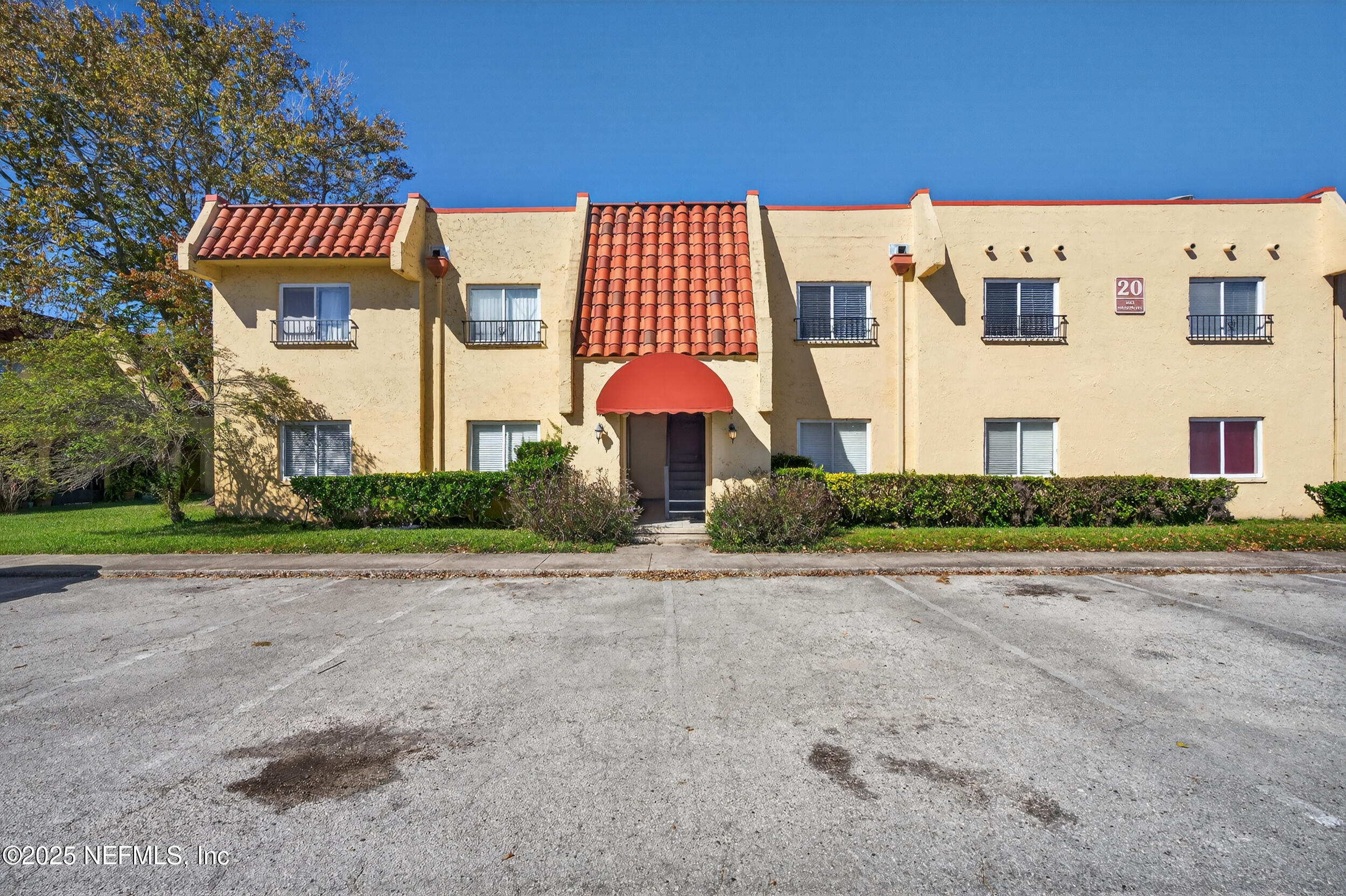 3913 Mission Drive, Unit 4 Jacksonville, FL 32217 - Photo 1 of 26 a front view of a building