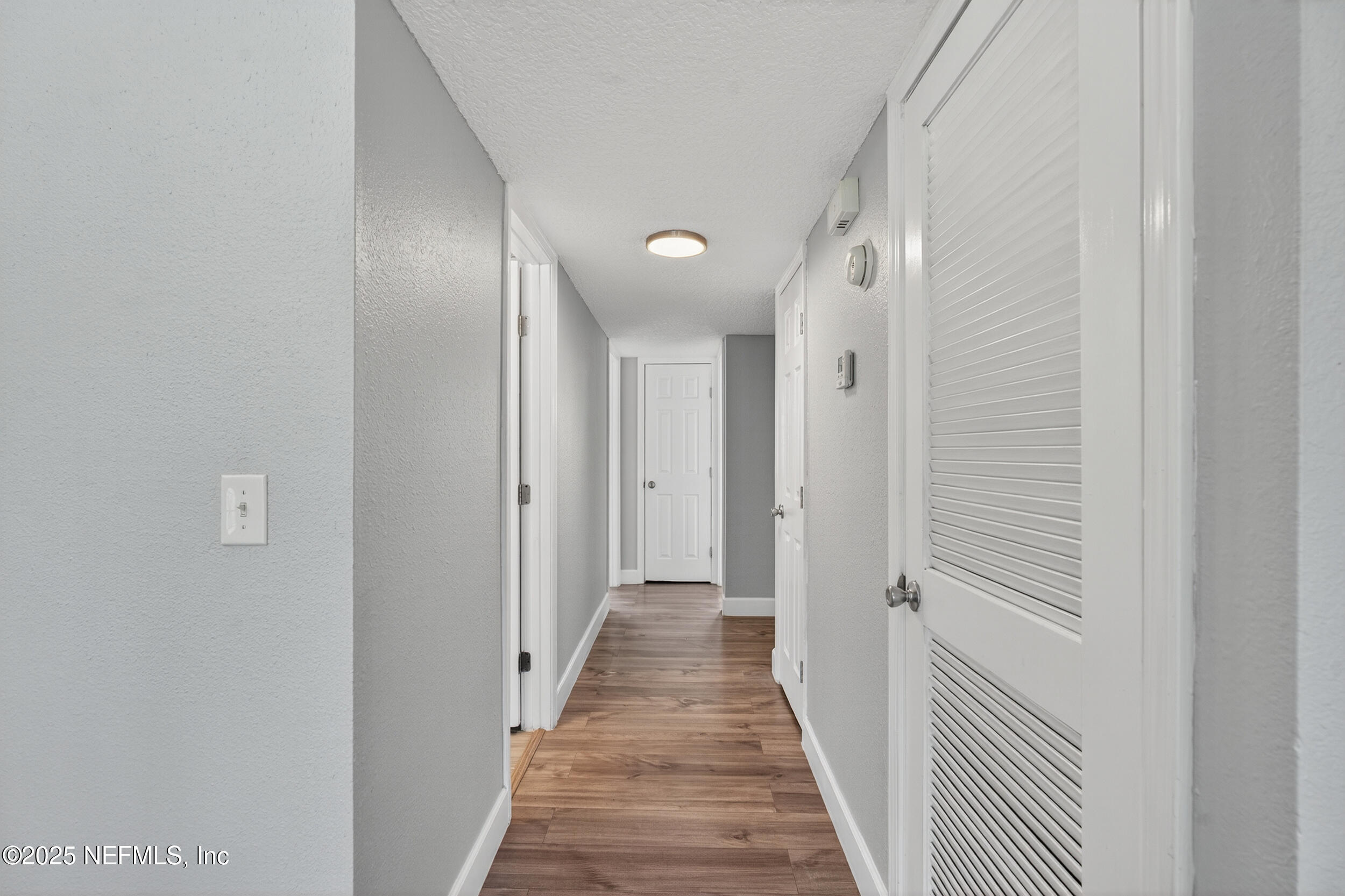 3913 Mission Drive, Unit 4 Jacksonville, FL 32217 - Photo 13 of 26 a view of a hallway with a white walls