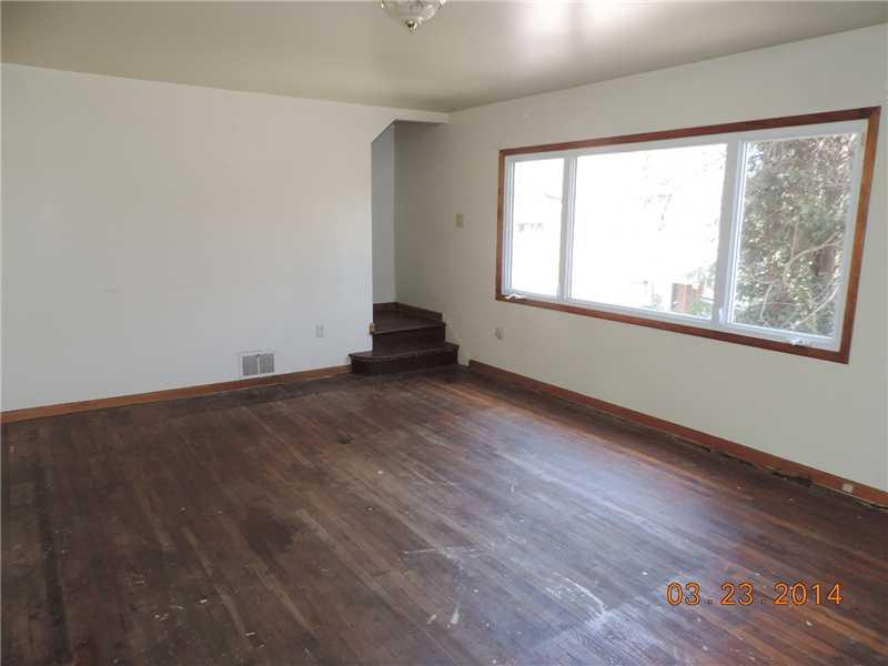 290 Amsler Road Economy, PA 15143 - Photo 3 of 17 Living Room.
