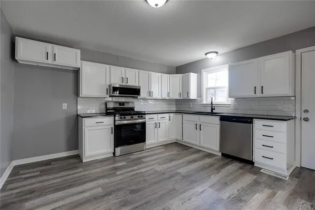 $335,000 | 16200 Terry Avenue, Belton, MO 64012