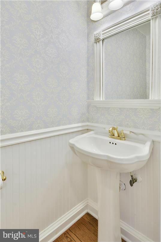 7310 Greentree Road Bethesda, MD 20817 - Photo 12 of 30 Bath