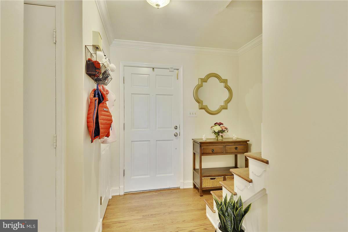 7310 Greentree Road Bethesda, MD 20817 - Photo 3 of 30 Interior (General)